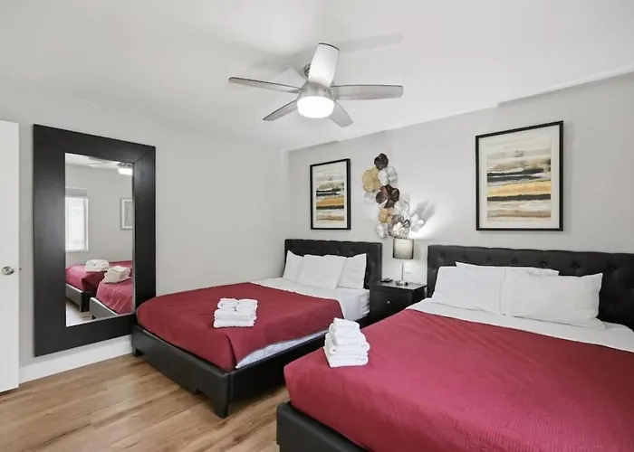 Townhome Near Old Town Shared Pool Hot Tub Private Grill Sleeps 10 Scottsdale