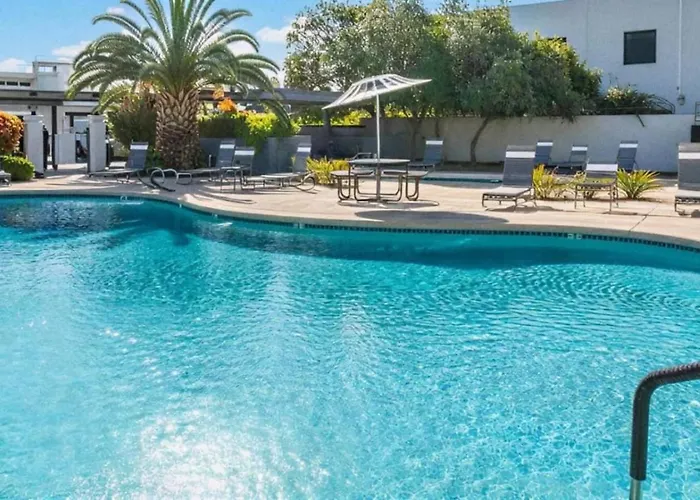 Townhome Near Old Town Shared Pool Hot Tub Private Grill Sleeps 10