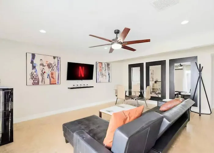 Townhome Near Old Town Shared Pool Hot Tub Private Grill Sleeps 10 Scottsdale